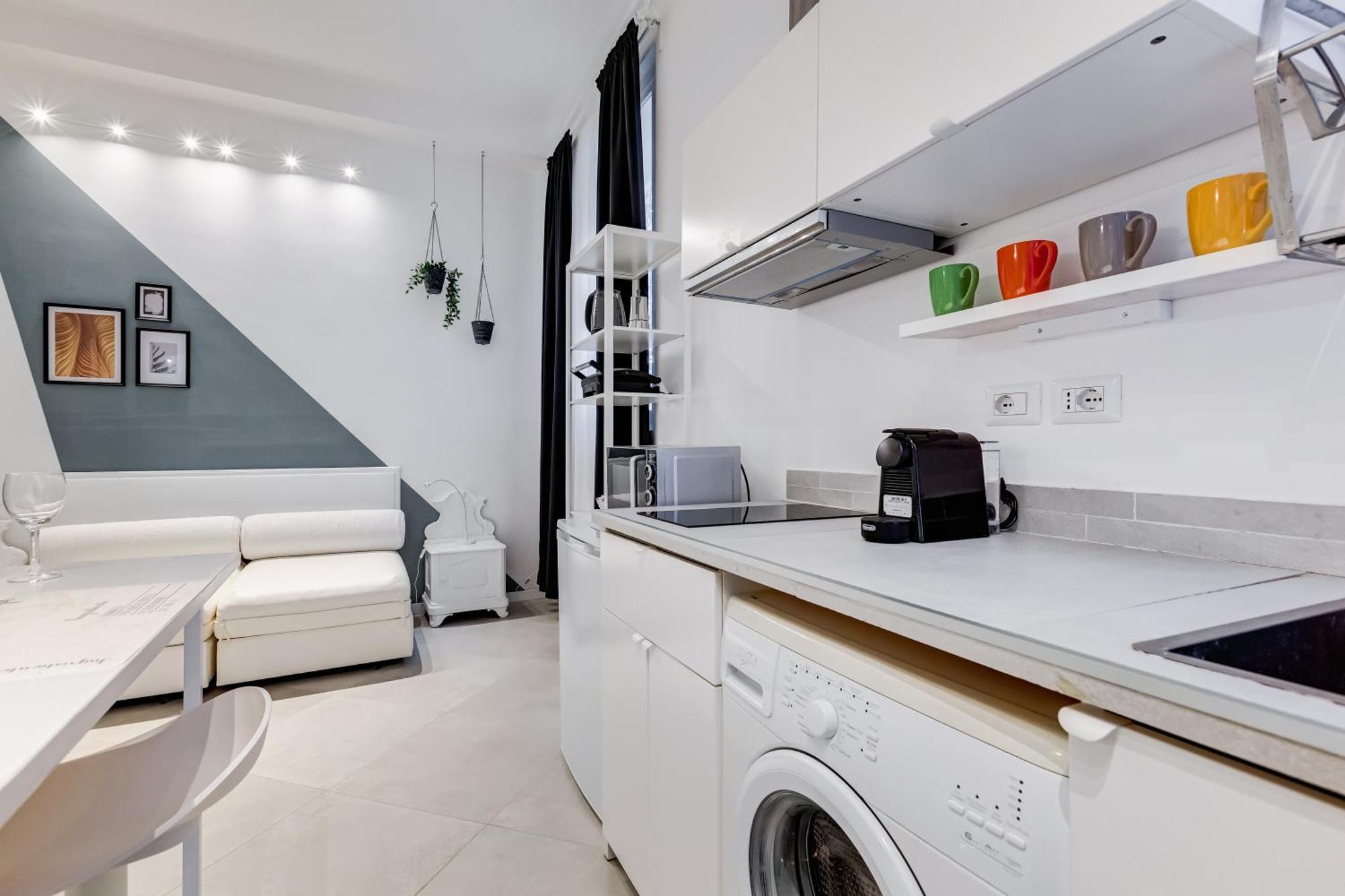 Bdc Alpha & Omega In Monti District With 2bath * Rom