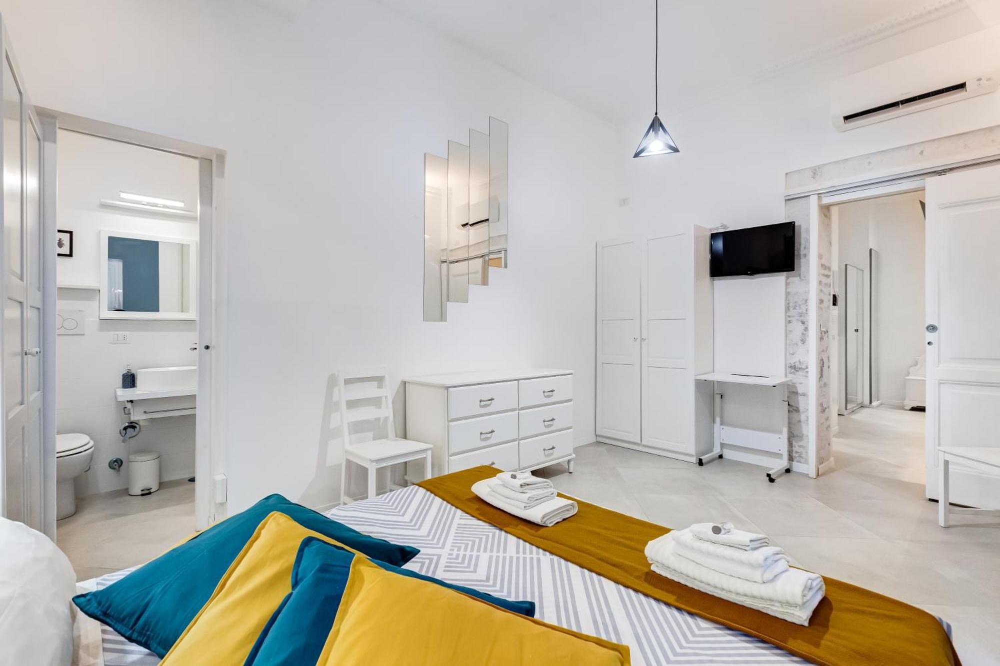 Bdc Alpha & Omega In Monti District With 2bath * Rom