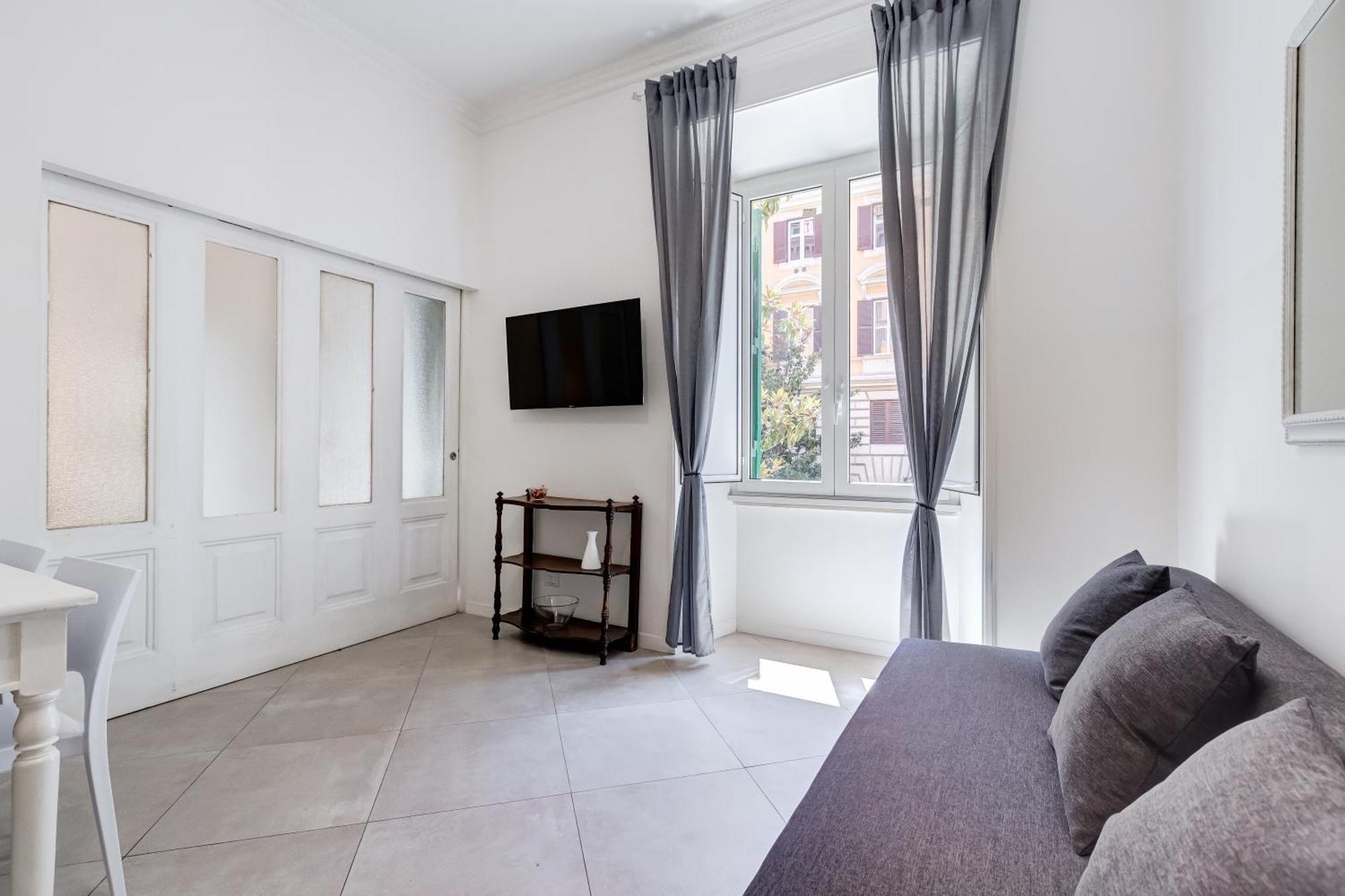 Bdc Alpha & Omega In Monti District With 2bath * Rom