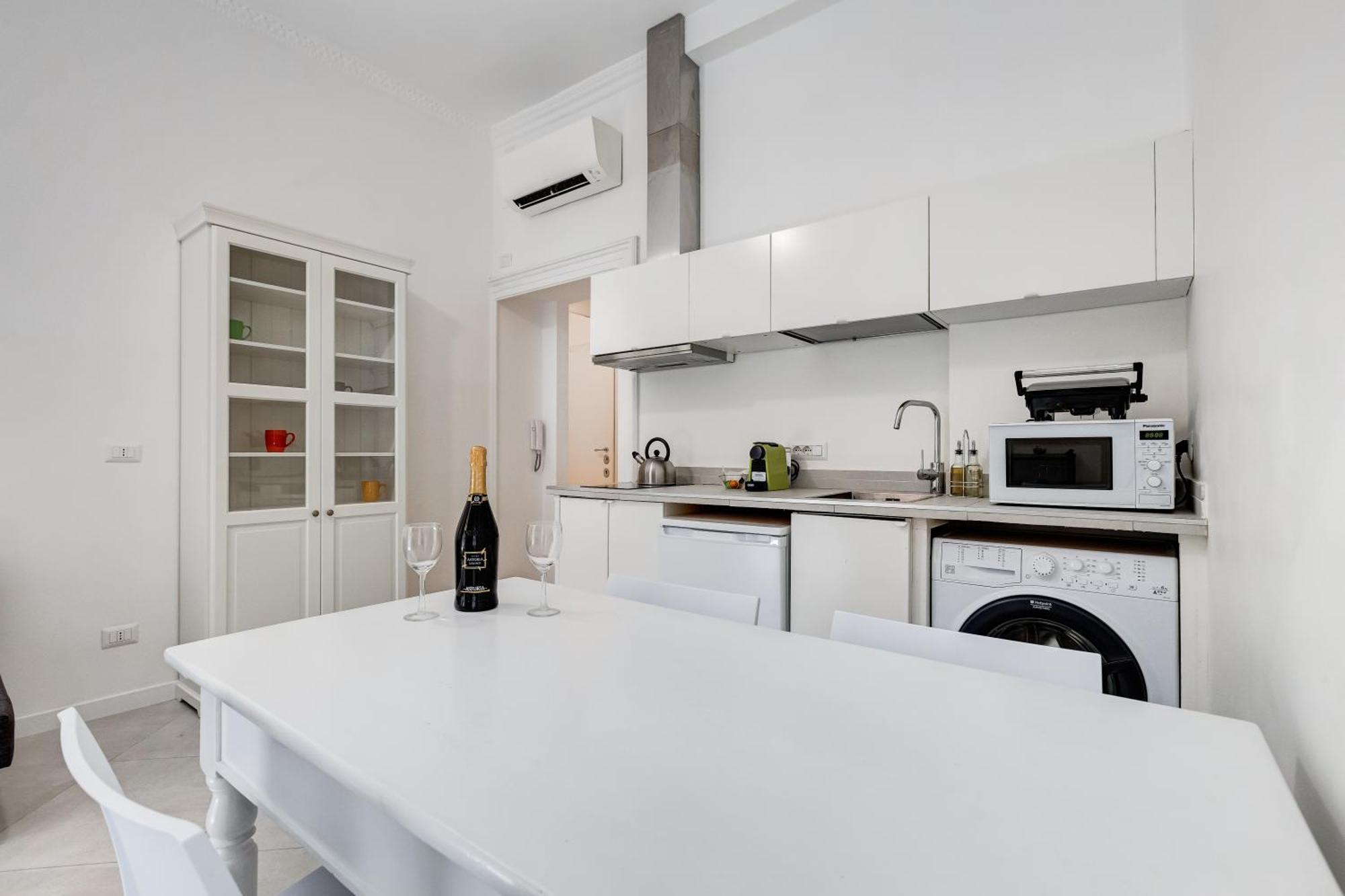 Apartment Bdc Alpha & Omega In Monti District With 2bath Rom